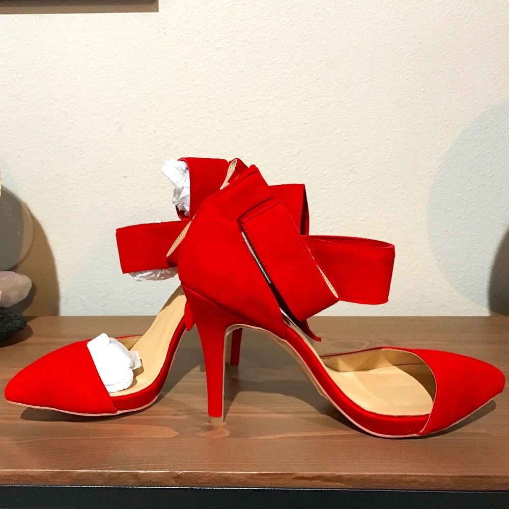 Sofia Webster Red Pump w/Ankel Bow - Picture 2 of 3